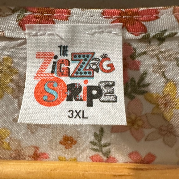 Zig Zag Stripe Top - Size 3XL - Like New - Picture 5 of 5